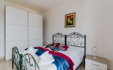 Stella Marina: Letto, Mobilia, Camera Da Letto, Interior Design, Lenzuolo, Bedding, Pavimentazione, Pavimento, Camera, Biancheria