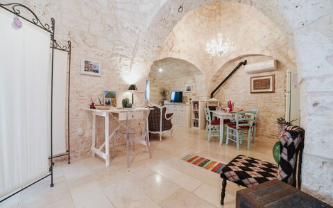 Trulli al Verde Viburno: Interior Design, Mobilia, Pavimentazione, Soffitto, Pavimento, Sedia, Camera, Lampada, Appartamento, Soggiorno