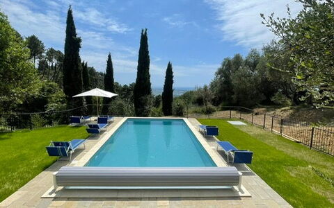 Villa Il Torrazzo, Vista Mare, Massarosa: Blu, Piscina, Materiale Composito, Mobili Da Esterno, Tempo Libero, Shade, Giardino, Landscaping, Estate, Ricorrere