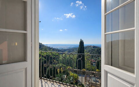 Villa Il Torrazzo, Vista Mare, Massarosa: Luce Del Sole, Balcone, Corrimano, Colonna, Recinzione
