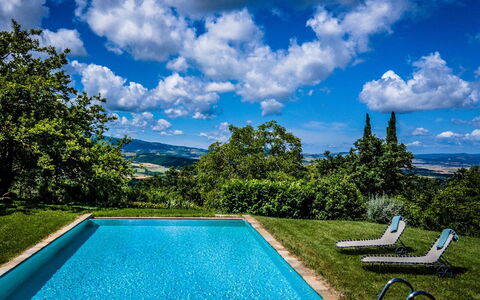 Podere i Prati: Blu, Piscina, Giardino, Eco Hotel, Landscaping, Shade, Giochi D'Acqua, Ricorrere, Hacienda, Cumulo