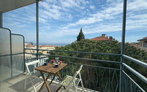 Casa Mimin, Vista Mare, Adults Only, Sanremo: Balcone, Appartamento, Corrimano, Shade, Sedia, Mobili Da Esterno, Recinzione, Alluminio
