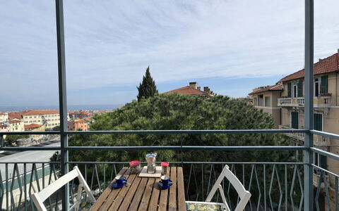 Casa Mimin, Vista Mare, Adults Only, Sanremo: Urban Design, Appartamento, Balcone, Mobili Da Esterno, Shade, Sedia, Corrimano