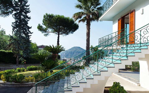 Villa Sam: Corrimano, Le Scale, Balcone, Colonna, Pianta Della Casa