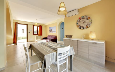 Borgo Vigata 1: Mobilia, Interior Design, Pavimentazione, Pavimento, Legna, Soffitto, Camera, Appartamento, Tavolo, Illuminazione