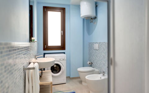 Borgo Vigata 1: Pavimentazione, Interior Design, Pavimento, Idraulico Fixture, Bagno, Gabinetto, Rubinetto, Illuminazione, Idraulico, Casa