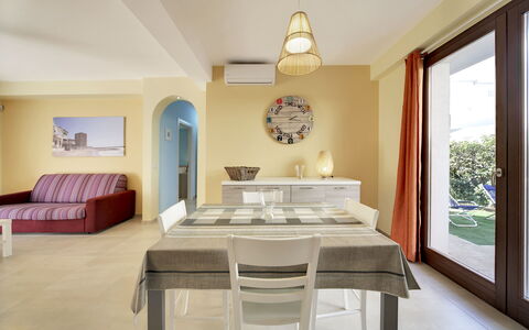 Borgo Vigata 1: Mobilia, Interior Design, Pavimentazione, Pavimento, Legna, Soffitto, Camera, Tavolo, Appartamento, Sedia