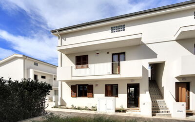 Borgo Vigata 1: Finestra, Zona Residenziale, Quartiere, Porta, Casa, Insediamento Umano, Appartamento, Balcone, Sobborgo, Gesso