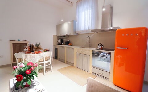 Bacchus: Historic Charming Home: Cucina, Elettrodomestico Da Cucina, Apparecchio Major, Interior Design, Legna, Controsoffitto, Pavimentazione, Frigorifero, Elettrodomestico, Mobilia