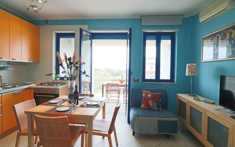 Circe Sea View: Mobilia, Interior Design, Sedia, Tavolo, Cucina & Sala Da Pranzo Tavolo, Pavimento, Camera, Appartamento, Sala Da Pranzo, Color Legno
