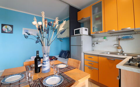 Circe Sea View: Legna, Interior Design, Mobilia, Arancia, Appartamento, Cucina, Camera, Sedia, Controsoffitto, Cabinetry