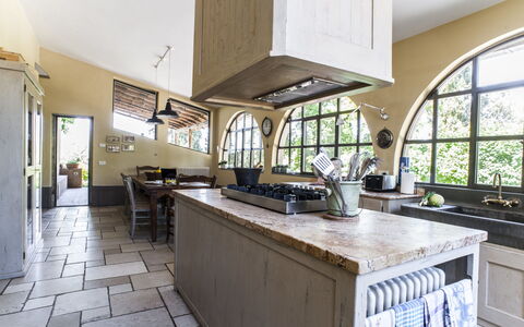 Villa Il Colto: Cucina, Mobilia, Interior Design, Controsoffitto, Pavimentazione, Legna, Elettrodomestico Da Cucina, Pavimento, Cabinetry, Soffitto