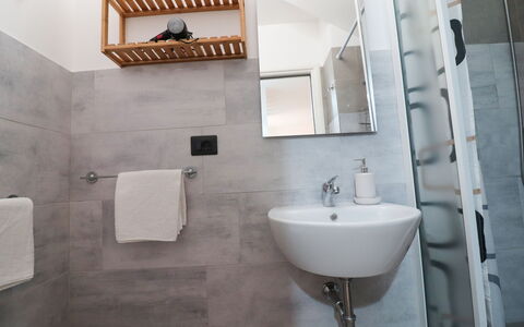 Malika: Parete, Pavimentazione, Interior Design, Pavimento, Idraulico Fixture, Bagno, Camera, Casa, Idraulico, Lavello