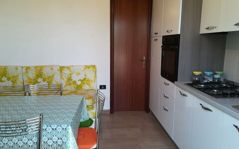 Villa Maddalena: Pavimentazione, Interior Design, Pavimento, Legna, Cucina, Apparecchio Major, Mobilia, Camera, Elettrodomestico Da Cucina, Controsoffitto
