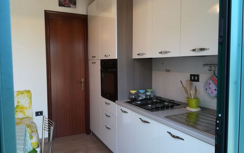 Villa Maddalena: Apparecchio Major, Cucina, Pavimentazione, Elettrodomestico Da Cucina, Interior Design, Controsoffitto, Pavimento, Cabinetry, Elettrodomestico, Cucina Stufa