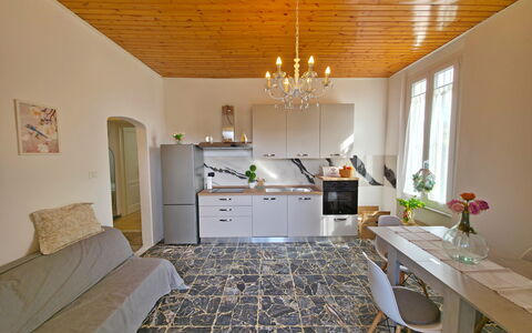 Casa Serena: Mobilia, Interior Design, Pavimentazione, Pavimento, Legna, Soffitto, Illuminazione, Camera, Lampada, Sedia