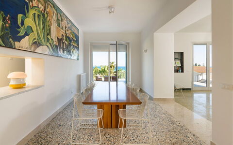 Villa Rebecca: Mobilia, Pavimentazione, Pavimento, Interior Design, Sedia, Soffitto, Cucina & Sala Da Pranzo Tavolo, Pavimento In Legno, Shade, Sala Da Pranzo