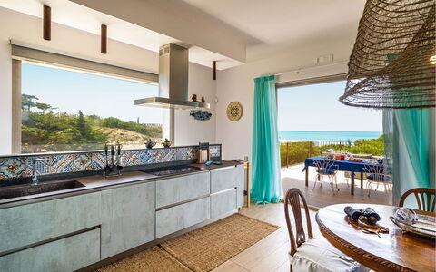 Casa Gentile: Cucina, Mobilia, Interior Design, Controsoffitto, Pavimentazione, Pavimento, Camera, Elettrodomestico Da Cucina, Illuminazione, Tavolo