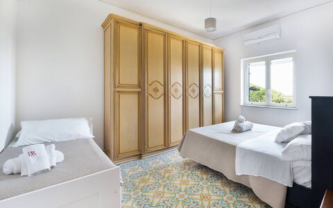 Casa Iago: Pavimento, Pavimentazione, Interior Design, Camera, Appartamento, Camera Da Letto, Soffitto, Letto, Modanatura, Bedding