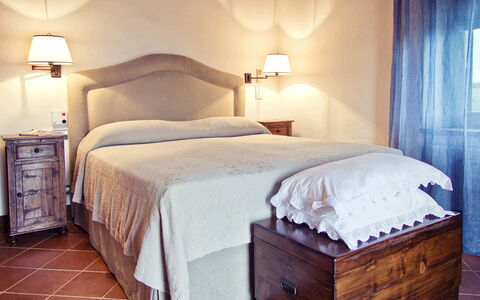 Villa Selvamica: Mobilia, Letto, Interior Design, Camera Da Letto, Pavimento, Bedding, Pavimentazione, Lenzuolo, Legna, Biancheria