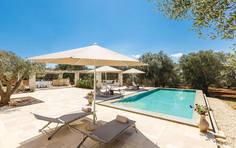 Villa Olivella: Piscina, Mobili Da Esterno, Ricorrere, Shade, Sedia, Landscaping, Estate, Flagstone, Villa, Lettino