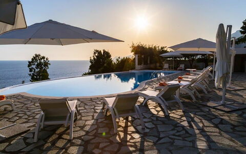 Villa Desideria: Blu, Piscina, Mobili Da Esterno, Ombrello, Ricorrere, Mare, Oceano, Lettino, Sedia, Eco Hotel