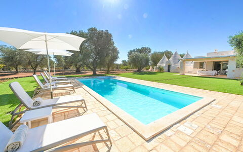 Trulli Heaven: Blu, Piscina, Estate, Shade, Ricorrere, Landscaping, Giardino, Hacienda, Prato, Villa