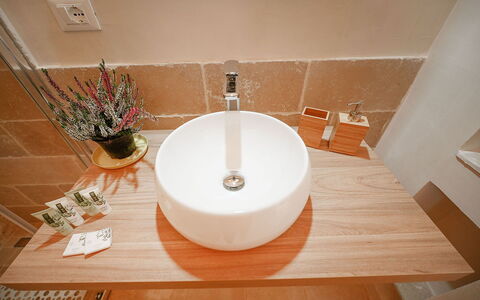 Trulli Heaven: Idraulico Fixture, Lavandino Del Bagno, Lavello, Rubinetto, Idraulico, Bagno, Latifoglie, Color Legno