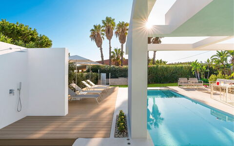 Villa Zora: Ricorrere, Casa, Pavimento, Piscina, Eco Hotel, Appartamento, Shade, Estate, Villa, Mobili Da Esterno
