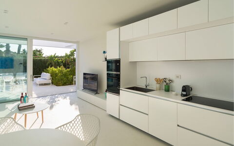 Villa Zora: Interior Design, Pavimentazione, Cucina, Controsoffitto, Pavimento, Soffitto, Mobilia, Elettrodomestico Da Cucina, Cabinetry, Appartamento