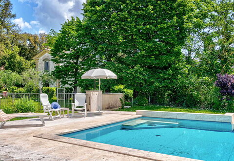 Villa Church: Piscina, Giardino, Shade, Ricorrere, Landscaping, Giochi D'Acqua, Backyard, Mobili Da Esterno, Eco Hotel, Cortile
