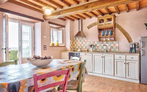 Villa Vita Bella: Mobilia, Interior Design, Parete, Pavimentazione, Legna, Cucina, Pavimento, Casa, Soffitto, Camera