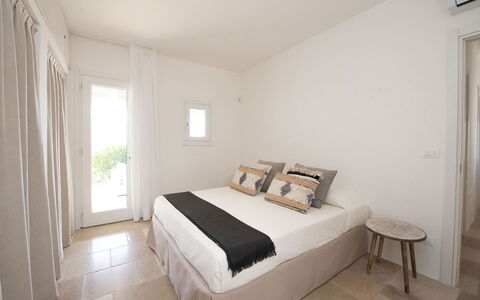 Villa Il Guaceto: Parete, Letto, Mobilia, Camera Da Letto, Interior Design, Pavimento, Pavimentazione, Casa, Soffitto, Bedding