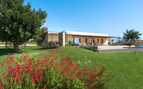Villa Miriam: Cielo, Erba, Architettura, Casa, Lotto, Plain, Paesaggio, Estate, Tetto