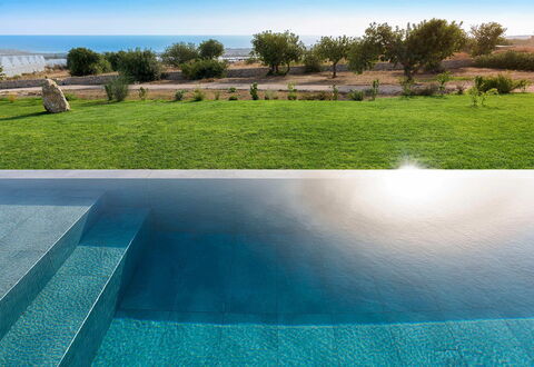 Villa Miriam: Blu, Piscina, Materiale Composito, Ricorrere, Shade, Eco Hotel, Giochi D'Acqua, Landscaping, Piastrella, Tropici