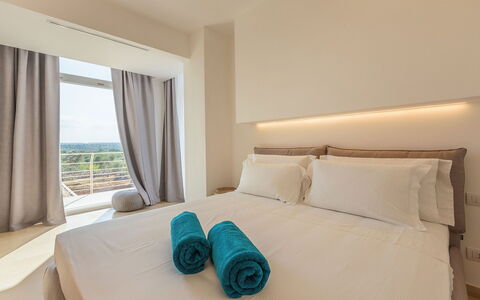 Villa Panita: Interior Design, Mobilia, Legna, Camera Da Letto, Letto, Pavimentazione, Pavimento, Lenzuolo, Bedding, Telaio Del Letto