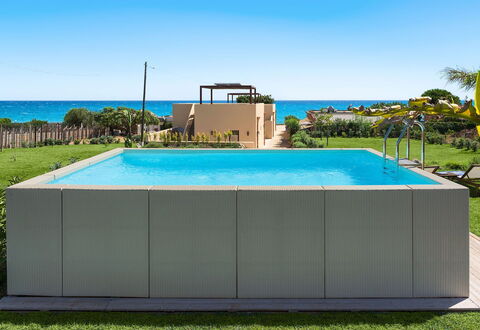 Villa Paprika: Piscina, Materiale Composito, Giardino, Tempo Libero, Shade, Landscaping, Erba Sintetica, Backyard, Design, Cortile