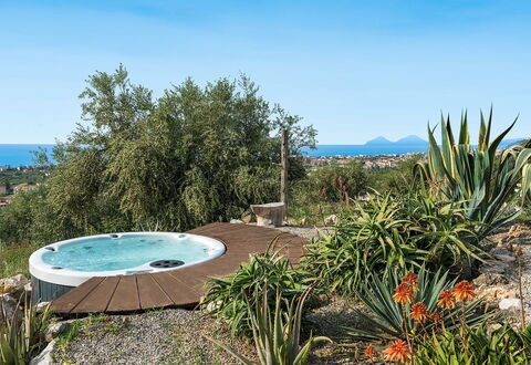 Villa Milo: Piscina, Ricorrere, Mobili Da Esterno, Eco Hotel, Tempo Libero, Sedia, Ombrello, Landscaping, Shade, Resort Citta '