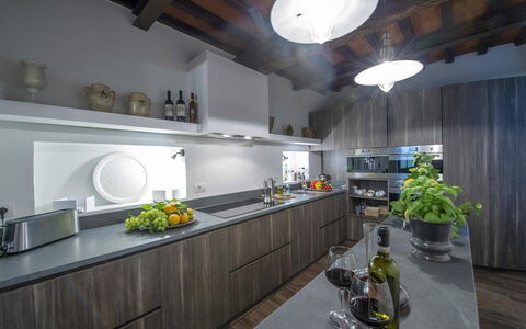 Villa Marinella: Cucina, Interior Design, Controsoffitto, Lampada, Illuminazione, Soffitto, Mobilia, Cabinetry, Casa, Idraulico Fixture