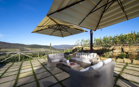 Villa Serena: Mobili Da Esterno, Mobilia, Sedia, Ombrello, Tavolo Esterno, Shade, Flagstone, Eco Hotel, Giardino, Terrazza
