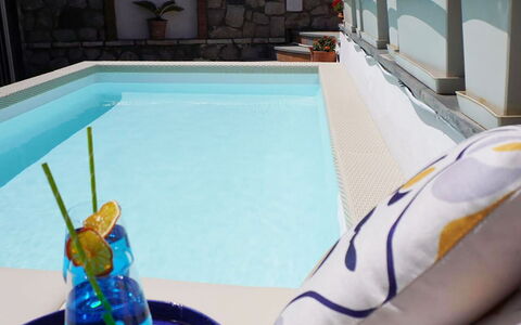 Villa Pietraluna: Piscina, Ricorrere, Pianta Della Casa, Vaso Di Fiori, Eco Hotel, Disegno Floreale, Hotel