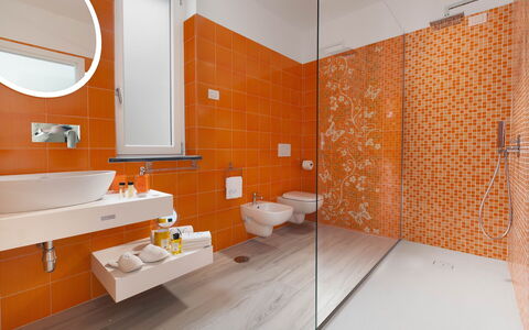 Villa del Cantone: Pavimentazione, Interior Design, Arancia, Idraulico Fixture, Pavimento, Bagno, Piastrella, Idraulico, Rubinetto, Lavello