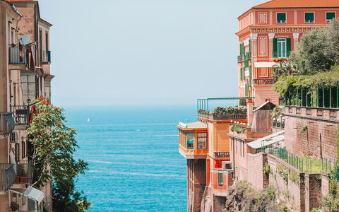 Nole 1: Blu, Giorno, Costruzione, Città, Zona Residenziale, Appartamento, Quartiere, Architettura, Cittadina, Orizzonte
