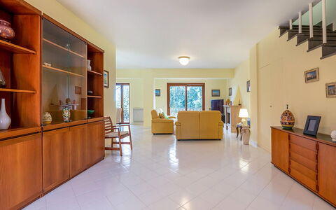 Villa Ava: Interior Design, Pavimentazione, Pavimento, Mobilia, Legna, Soffitto, Camera, Divano, Soggiorno, Illuminazione