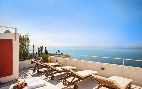 Villa Chiara: Mobilia, Mare, Balcone, Appartamento, Sedia, Ricorrere, Oceano, Shade, Mobili Da Esterno, Vaso Di Fiori
