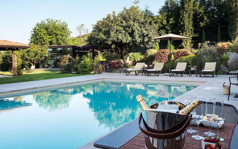 Villa Monte Serra: Piscina, Mobili Da Esterno, Ricorrere, Ombrello, Mobilia, Lettino, Eco Hotel, Shade, Tempo Libero