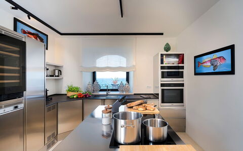 Villa Pozzillo: Mobilia, Cucina, Interior Design, Elettrodomestico Da Cucina, Controsoffitto, Soffitto, Lampada, Pavimentazione, Apparecchio Major, Illuminazione