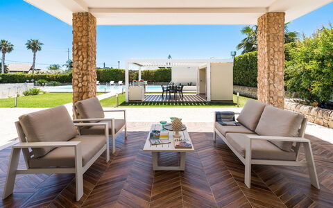 Villa Agorà: Mobilia, Pavimentazione, Legna, Sedia, Interior Design, Pavimento, Tavolo, Mobili Da Esterno, Soggiorno, Ricorrere