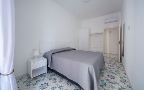Maison Maiori: Pavimentazione, Pavimento, Interior Design, Camera, Soffitto, Appartamento, Camera Da Letto, Piastrella, Pavimento In Legno