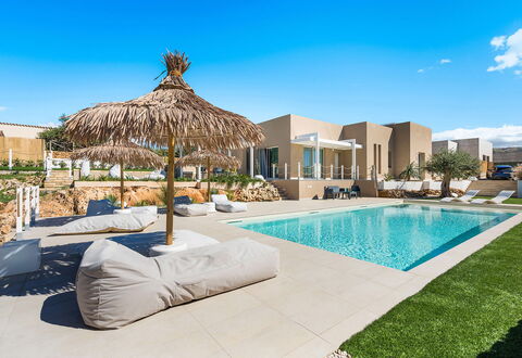 Villa Cornino: Ricorrere, Piscina, Appartamento, Eco Hotel, Mobili Da Esterno, Estate, Shade, Villa, Hotel, Lettino